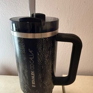 Stanley x Calia 30 oz Flowstate Quencher H2.0 Tumbler Black